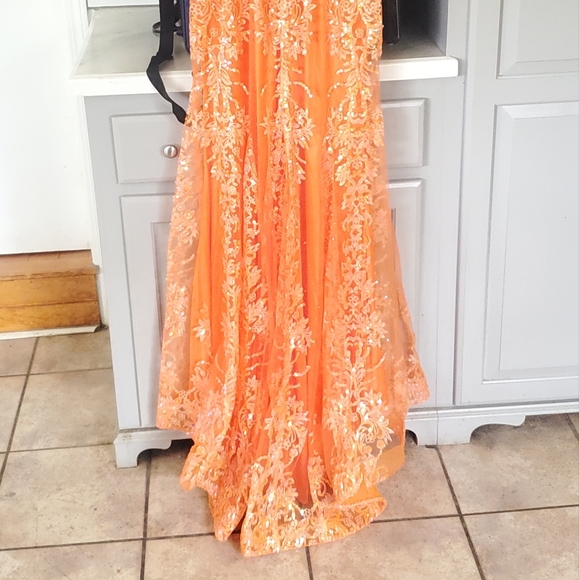 Dress - Picture 3 of 4